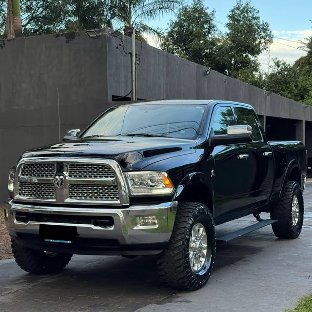 DODGE RAM 2500HD LARAMIE - Imagem 1