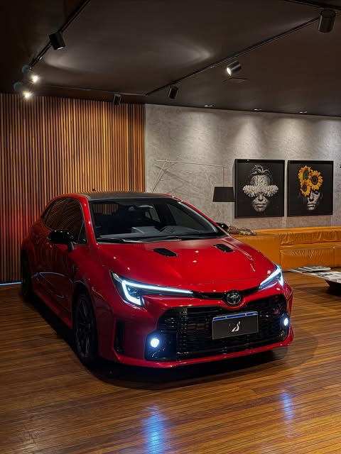 TOYOTA COROLLA GR CIRCUIT - Imagem 1