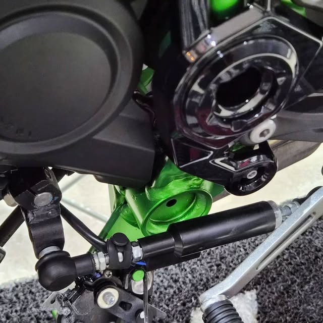 KAWASAKI Z900 R EDITION - Imagem 12