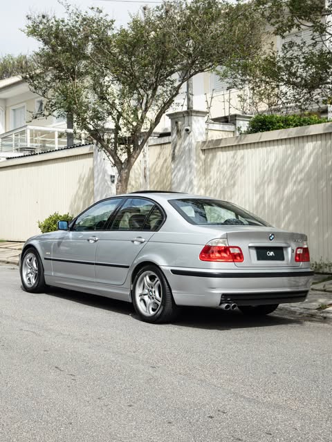 BMW 330I MOTOSPORT - Imagem 1