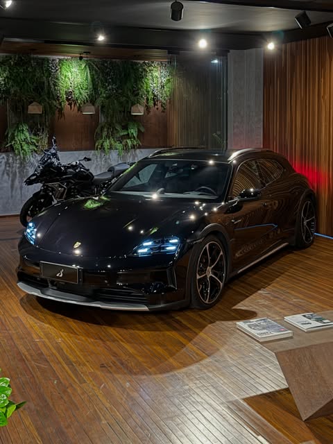 PORSCHE TAYCAN 4 CROSS TURISMO - Imagem 1