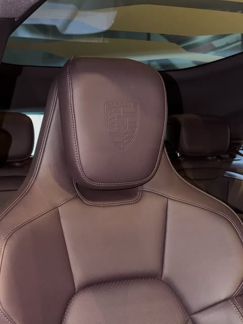 PORSCHE TAYCAN 4 CROSS TURISMO - Imagem 11