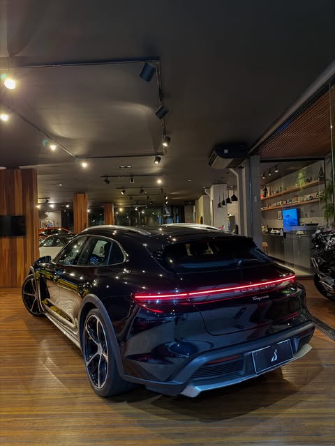 PORSCHE TAYCAN 4 CROSS TURISMO - Imagem 14