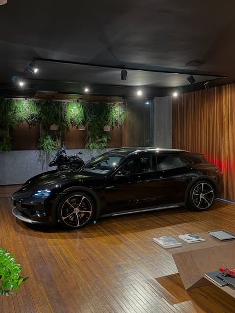 PORSCHE TAYCAN 4 CROSS TURISMO - Imagem 3