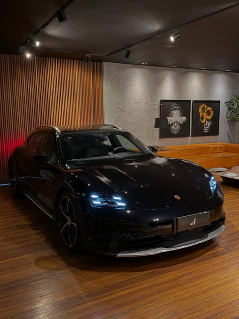 PORSCHE TAYCAN 4 CROSS TURISMO - Imagem 5