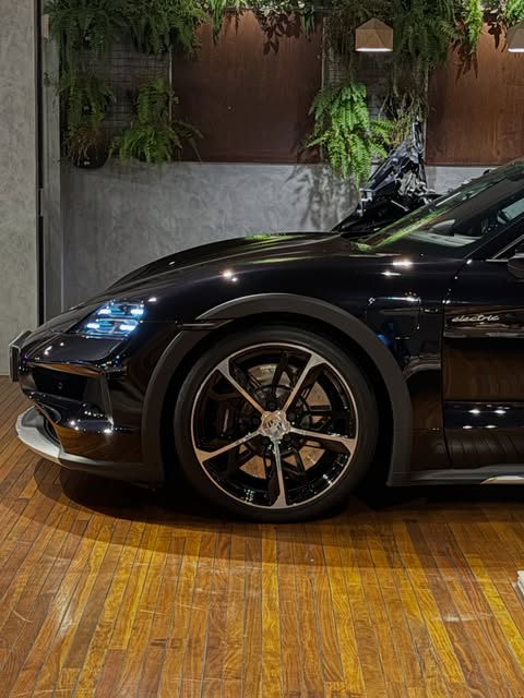 PORSCHE TAYCAN 4 CROSS TURISMO - Imagem 6