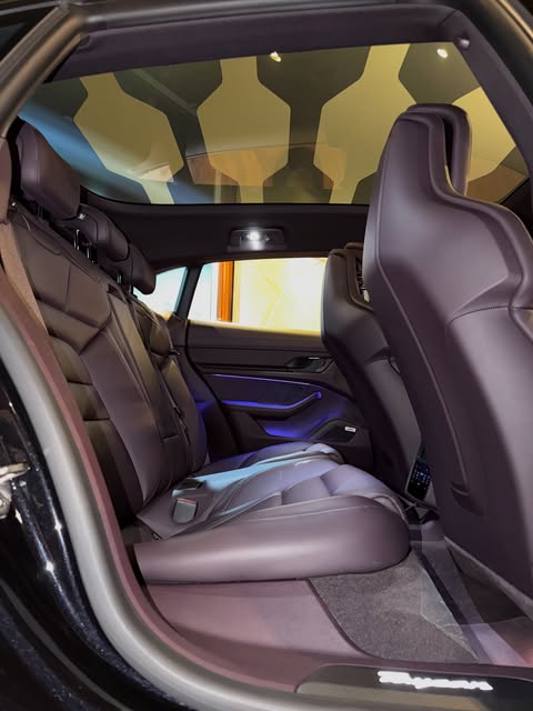 PORSCHE TAYCAN 4 CROSS TURISMO - Imagem 9