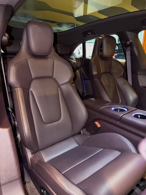 PORSCHE TAYCAN 4 CROSS TURISMO - Imagem 10