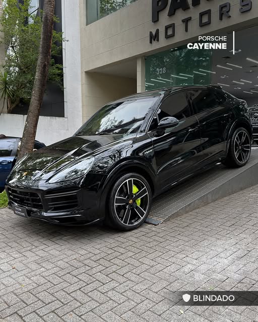 PORSCHE CAYENNE TURBO S E-HYBRID COUPÉ - Imagem 1
