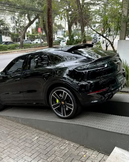 PORSCHE CAYENNE TURBO S E-HYBRID COUPÉ - Imagem 7