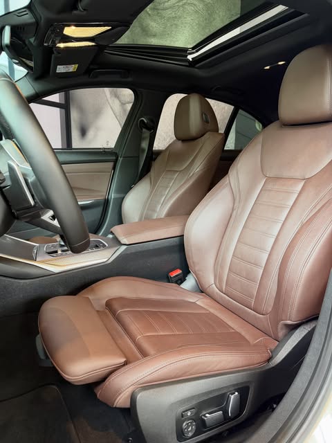 BMW 320I M SPORT 10TH ANNIVERSARY EDITION - Imagem 7
