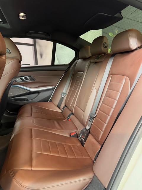 BMW 320I M SPORT 10TH ANNIVERSARY EDITION - Imagem 8