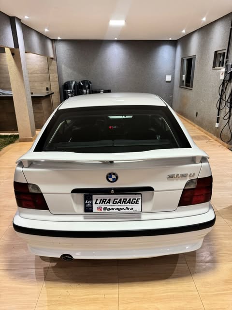 BMW 318TI - Imagem 8