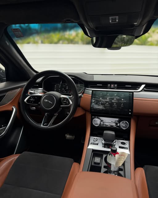 JAGUAR F-PACE SVR - Imagem 7