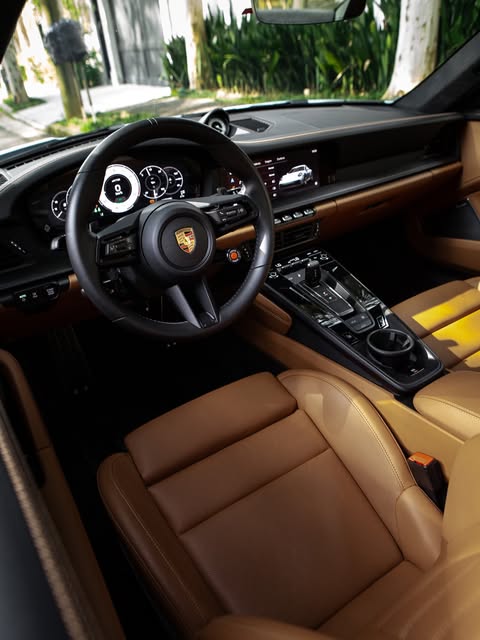 PORSCHE 911 CARRERA GTS - Imagem 11