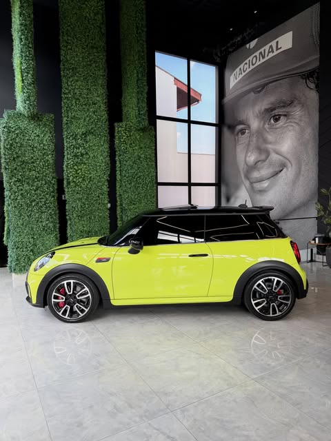 MINI COOPER JCW ZESTY YELLOW 25K EDITION - Imagem 3