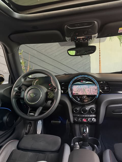MINI COOPER JCW ZESTY YELLOW 25K EDITION - Imagem 4