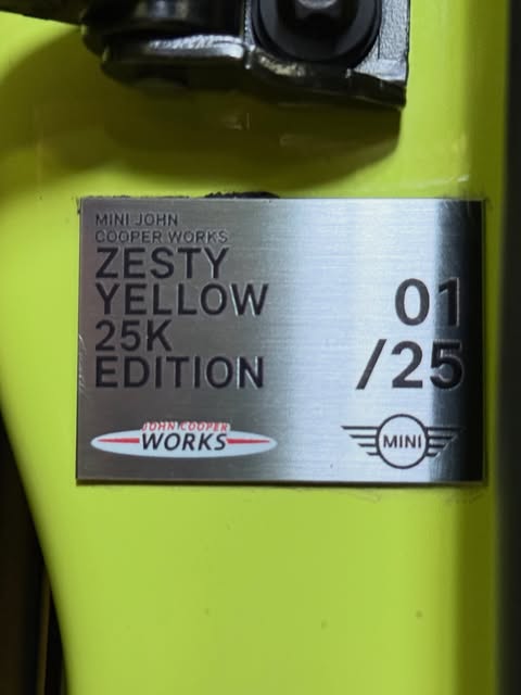 MINI COOPER JCW ZESTY YELLOW 25K EDITION - Imagem 7