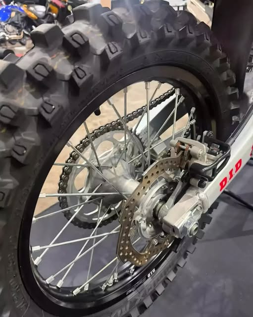 HONDA CRF 450R - Imagem 6