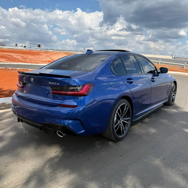 BMW 330E M SPORT - Imagem 4