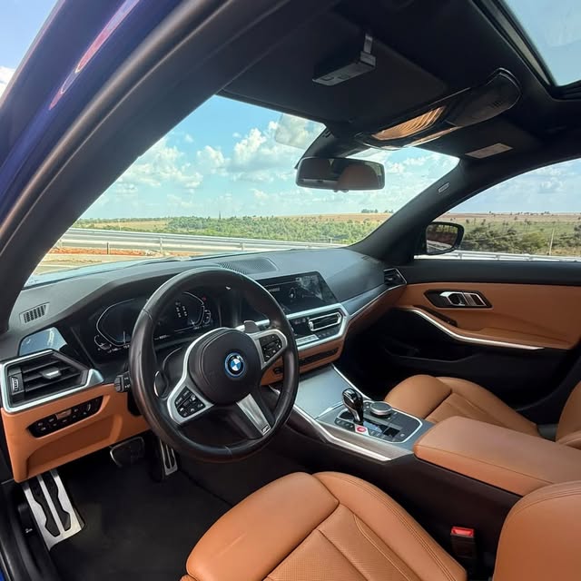 BMW 330E M SPORT - Imagem 8