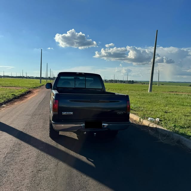 FORD F-250 XLT-L - Imagem 8
