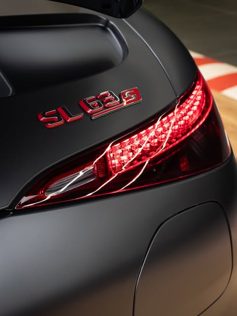 MERCEDES-BENZ SL 63 S E PERFORMANCE - Imagem 1