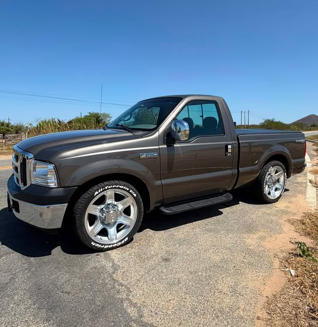 FORD F-250 XLT-L - Imagem 1