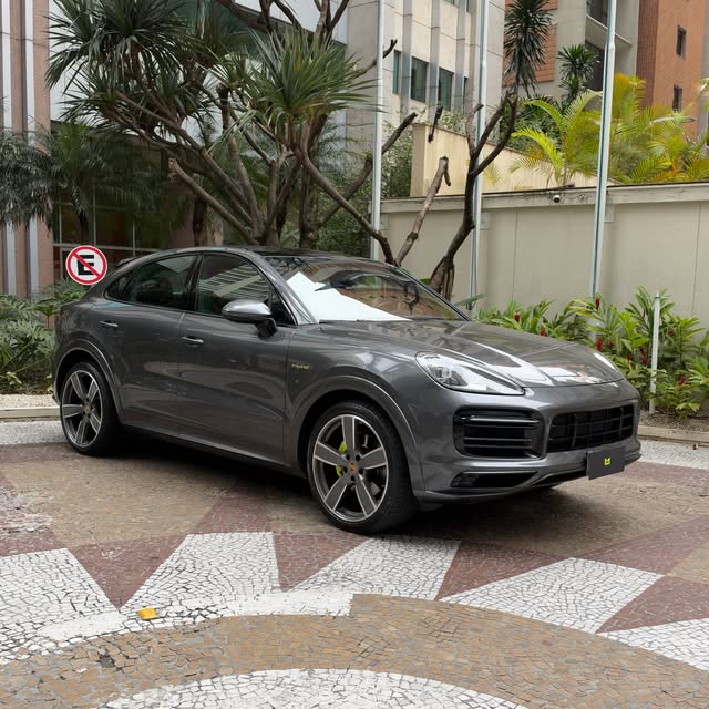 PORSCHE CAYENNE E-HYBRID - Imagem 3