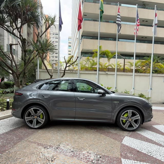 PORSCHE CAYENNE E-HYBRID - Imagem 4