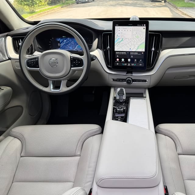 VOLVO XC60 T8 HYBRID ULTRA - Imagem 17