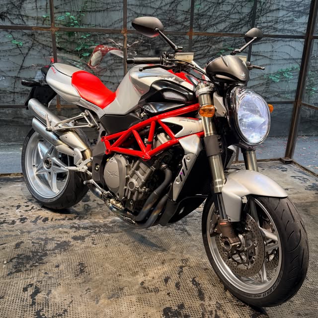 MV AGUSTA BRUTALE - Imagem 1