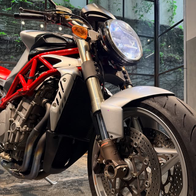 MV AGUSTA BRUTALE - Imagem 2