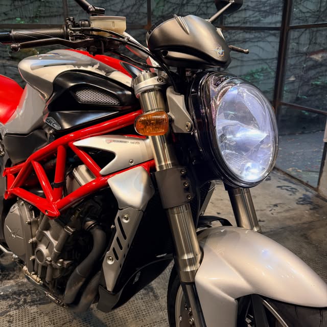 MV AGUSTA BRUTALE - Imagem 3
