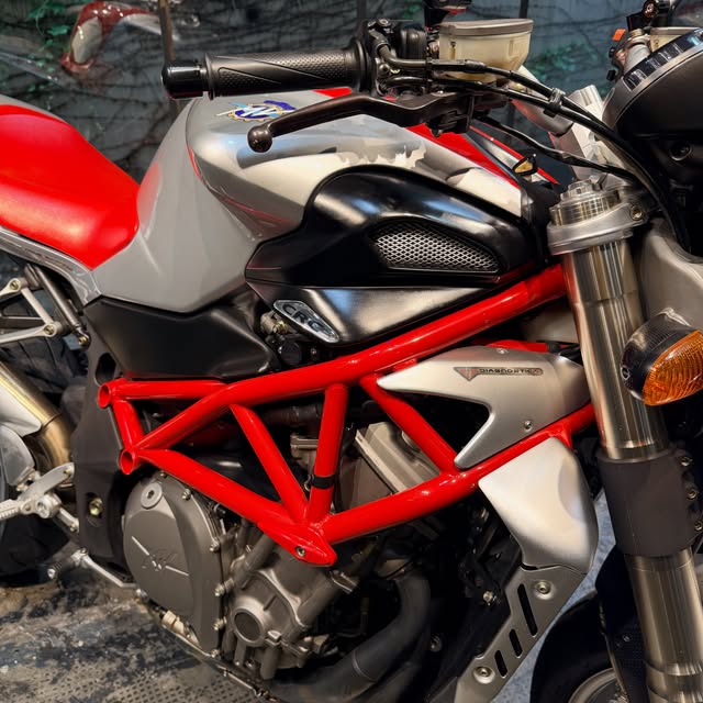 MV AGUSTA BRUTALE - Imagem 4