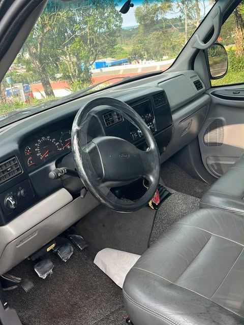 FORD F-250 XLT-L - Imagem 8