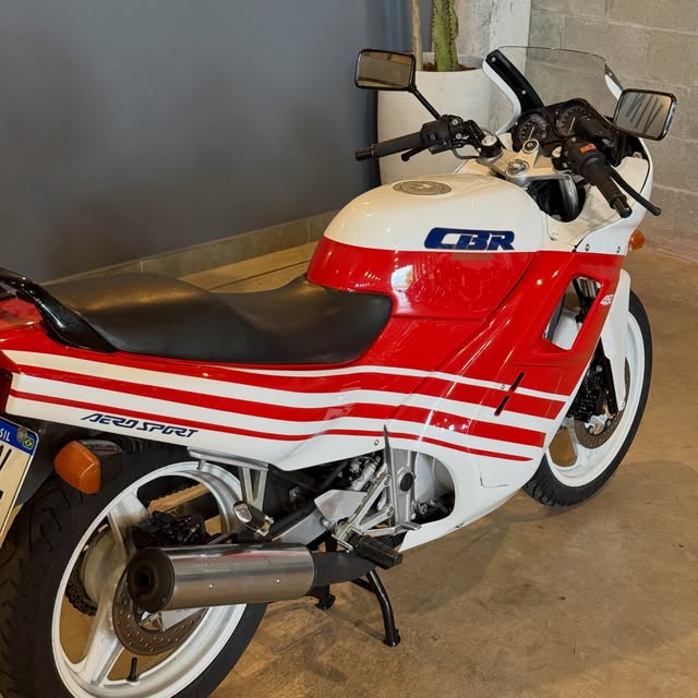 HONDA CBR 450 SR - Imagem 2