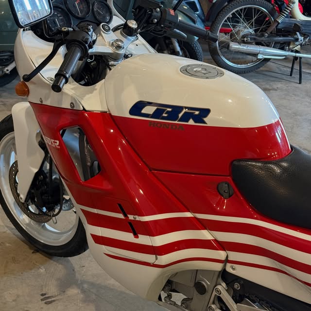 HONDA CBR 450 SR - Imagem 5