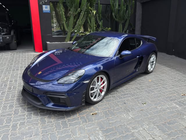 PORSCHE 718 CAYMAN GT4 - Imagem 1