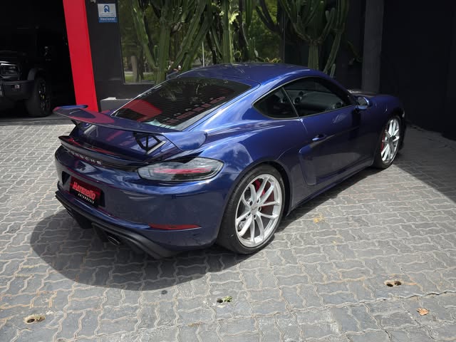 PORSCHE 718 CAYMAN GT4 - Imagem 6