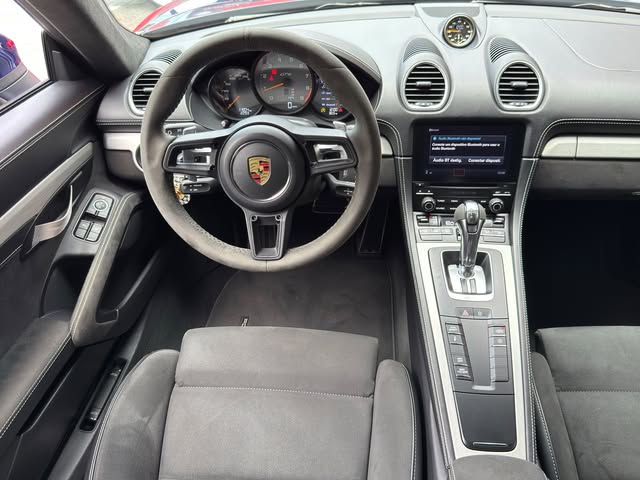 PORSCHE 718 CAYMAN GT4 - Imagem 10