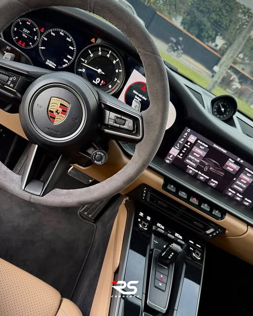 PORSCHE 911 CARRERA 3.0 - Imagem 8