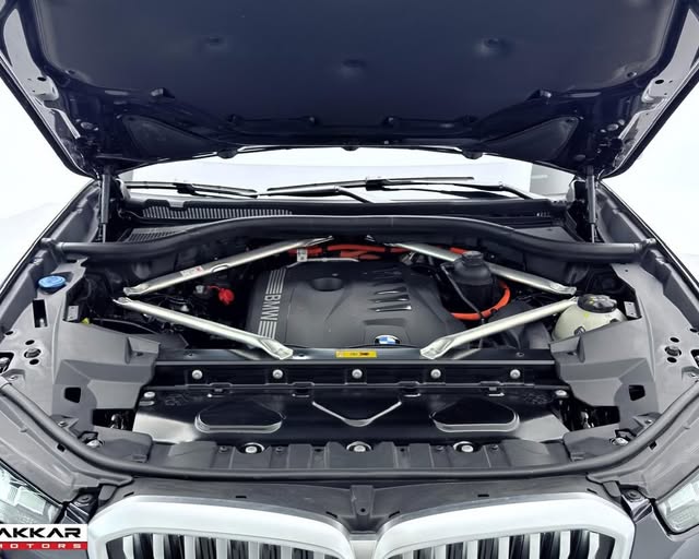 BMW X5 XDRIVE50E M SPORT - Imagem 10