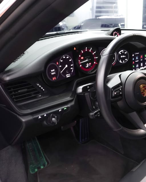 PORSCHE 911 CARRERA GTS - Imagem 4