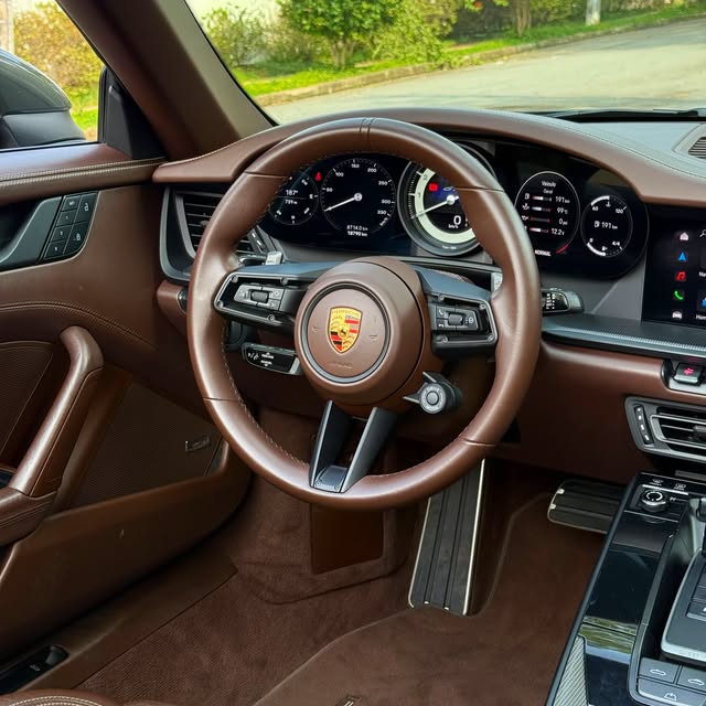 PORSCHE 911 CARRERA GTS - Imagem 12