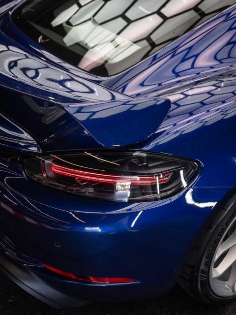 PORSCHE 718 CAYMAN GT4 - Imagem 13