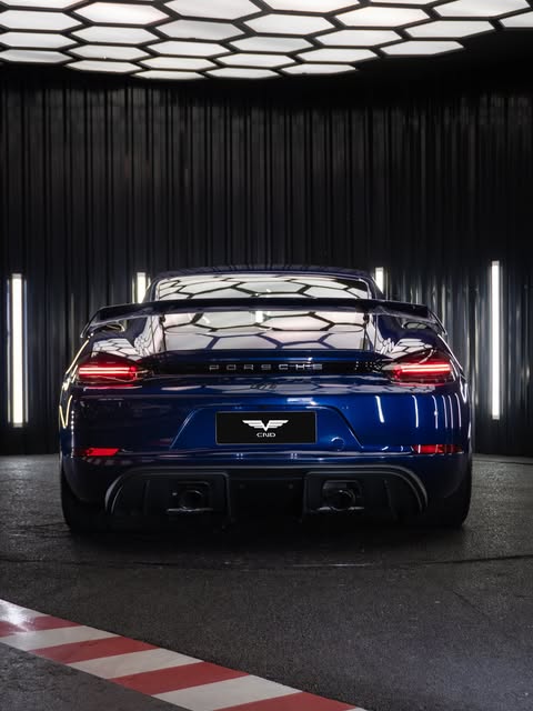 PORSCHE 718 CAYMAN GT4 - Imagem 15