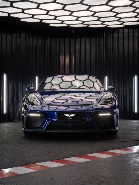 PORSCHE 718 CAYMAN GT4 - Imagem 7