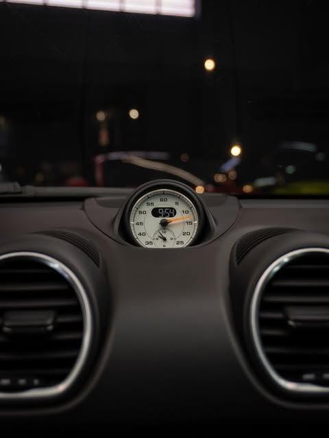 PORSCHE 718 CAYMAN GT4 - Imagem 8