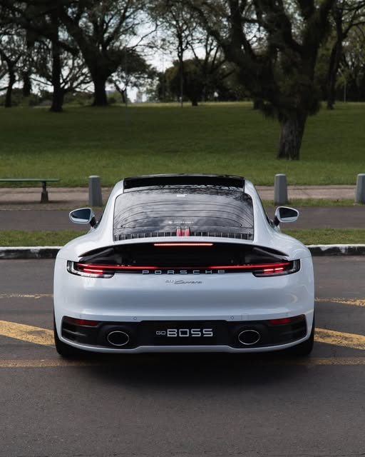 PORSCHE 911 CARRERA - Imagem 4